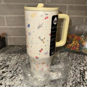 Brand new Tori Halford HydroJug berries and cream